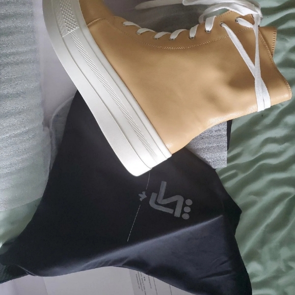 Sold**Shane Justin Platform Boots Nude - Picture 2 of 7